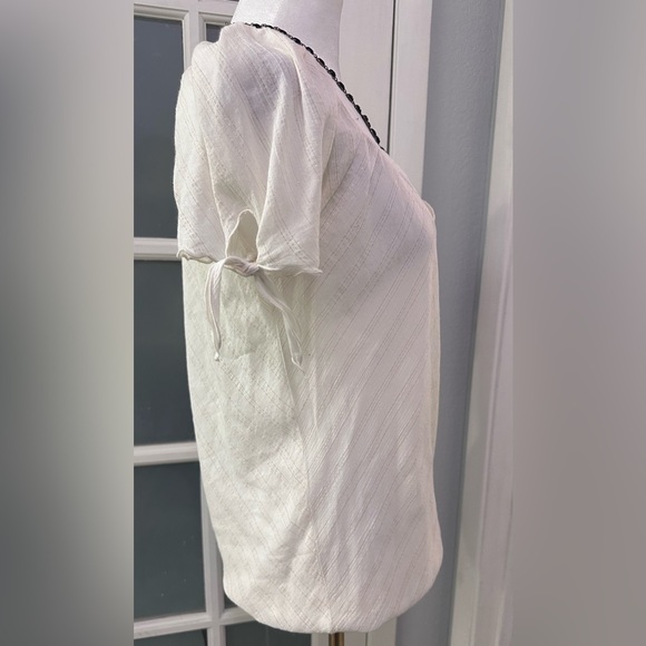 Ella Moss Ivory & Metallic Gold Pinstripe V-Neck Short Sleeve Tie Waist Blouse S - Picture 4 of 9